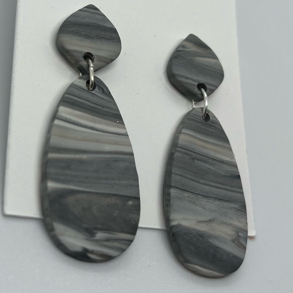 Handcrafted Marbled Clay Earrings - Picture 2 of 6
